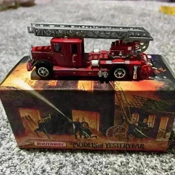 Matchbox Models Of Yesteryear Fire Engine YFE05 1932 Mercedes-Benz Ladder Truck - Picture 2 of 12